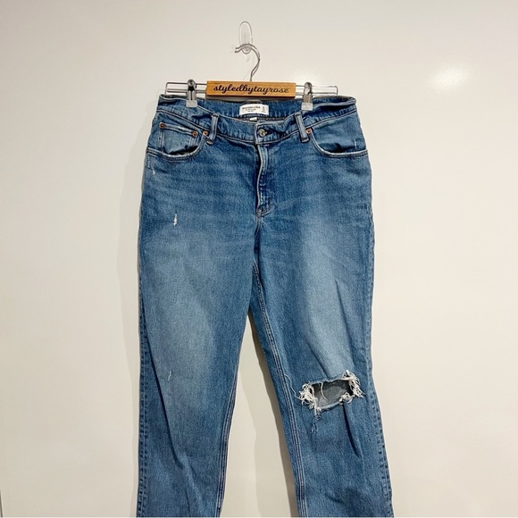 ABERCROMBIE & FITCH Curve Love 90s Straight Low Rise Jeans Medium Wash - Picture 7 of 7